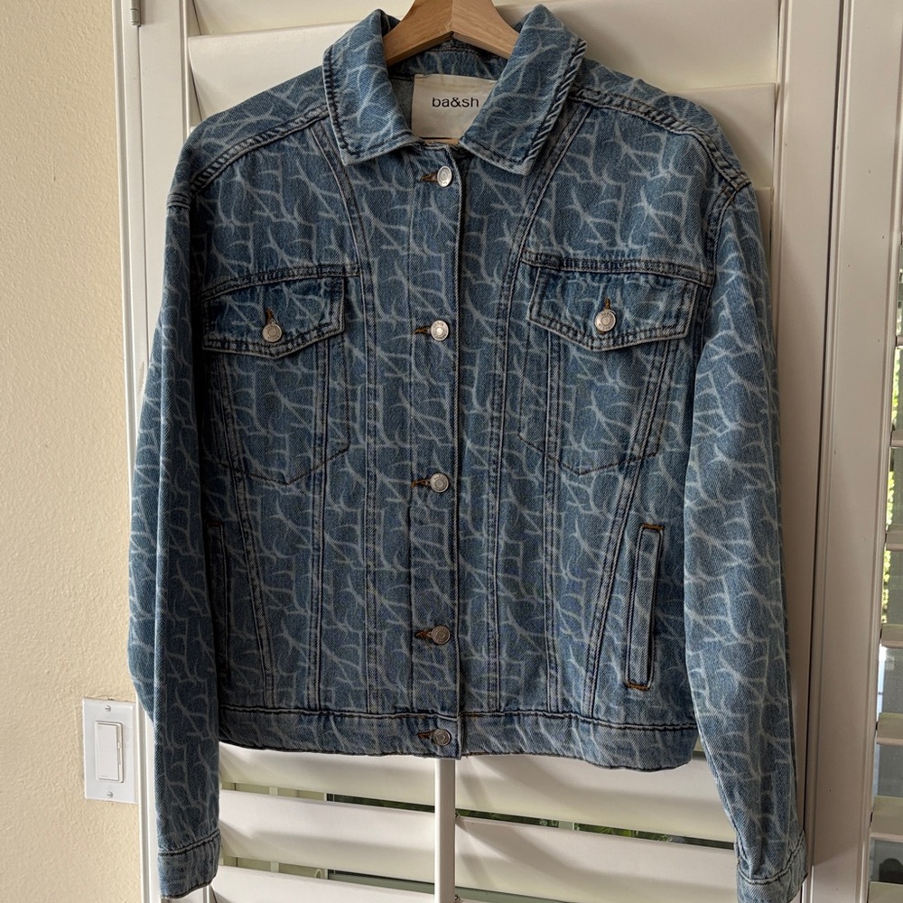 Ba&sh Jeans jacket in Amazing condition. Small size.
